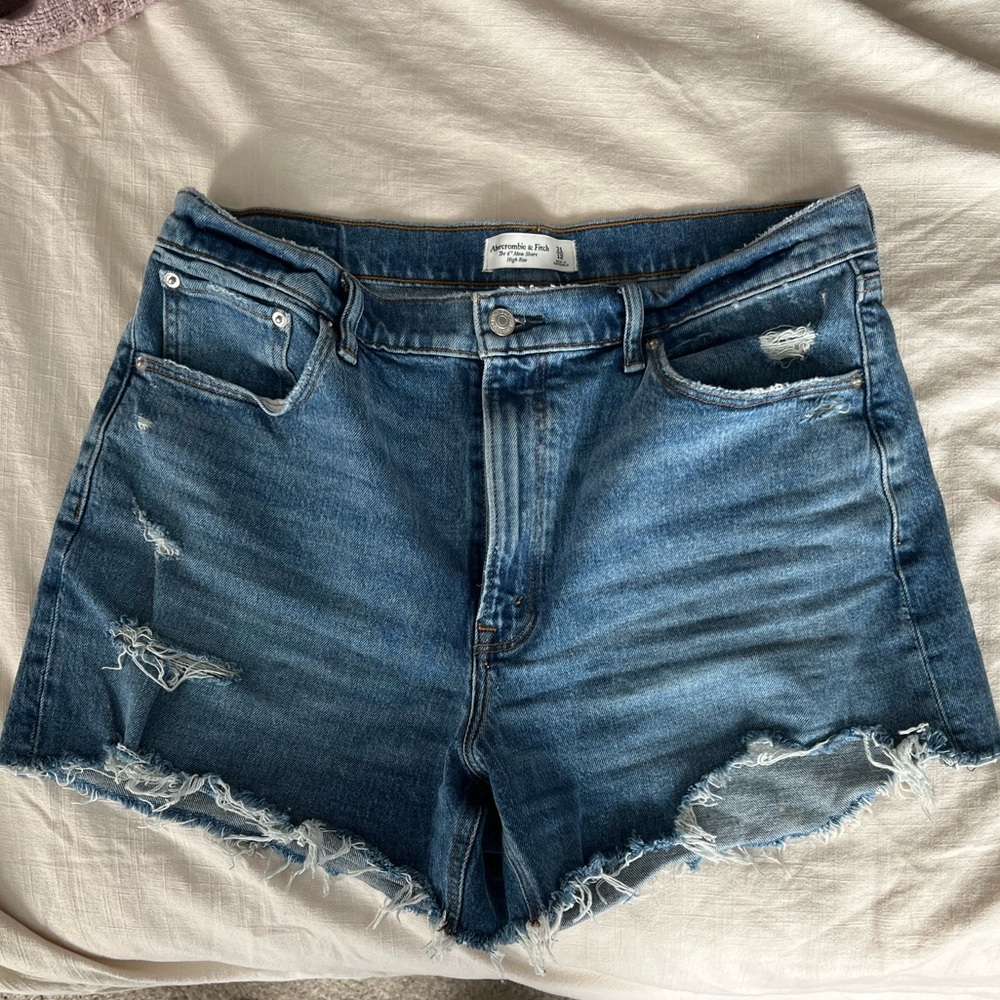 Abercrombie 4” mom short